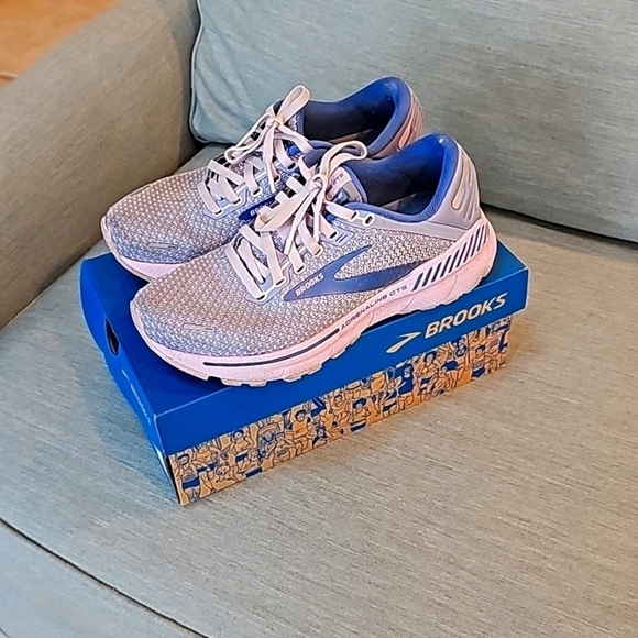 Shoes - Brooks sneakers